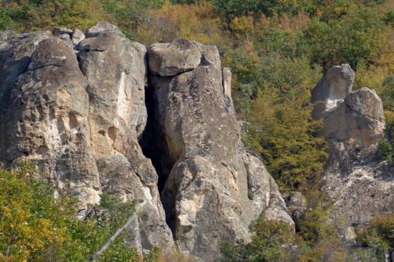 Пещера Утробата